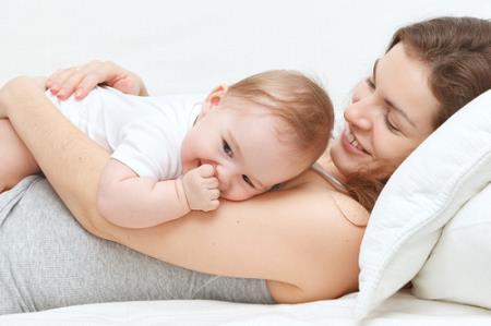cai-sua-dem-cho-be-1 Phương pháp cai sữa đêm đơn giản bé không la khóc mẹ ngủ ngon