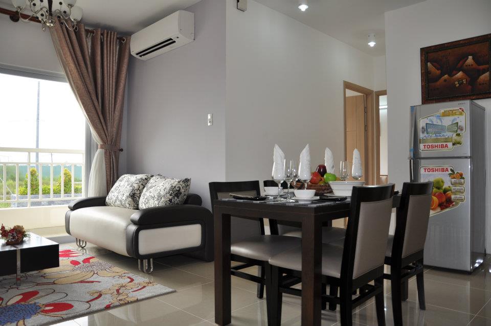 hoa-giai-2-cua-nha-doi-dien <em>Cửa đối diện cửa trong nhà</em>