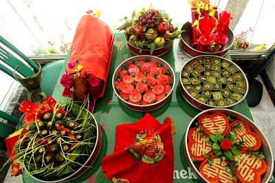 MÂM QUẢ CƯỚI HỎI