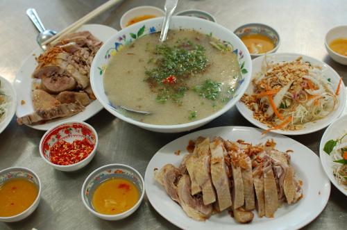 mon-ngon-2 Thịt vịt thường được chế biến thành ba món phổ biến: vịt luộc, tiết canh vịt, cháo vịt.